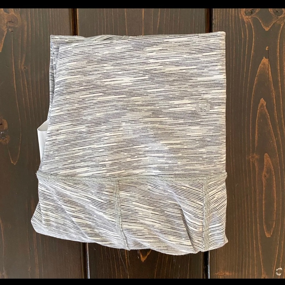 Lululemon Wunder Under SE Scallop Wee Are From Space Nimbus Battleship - Picture 12 of 12